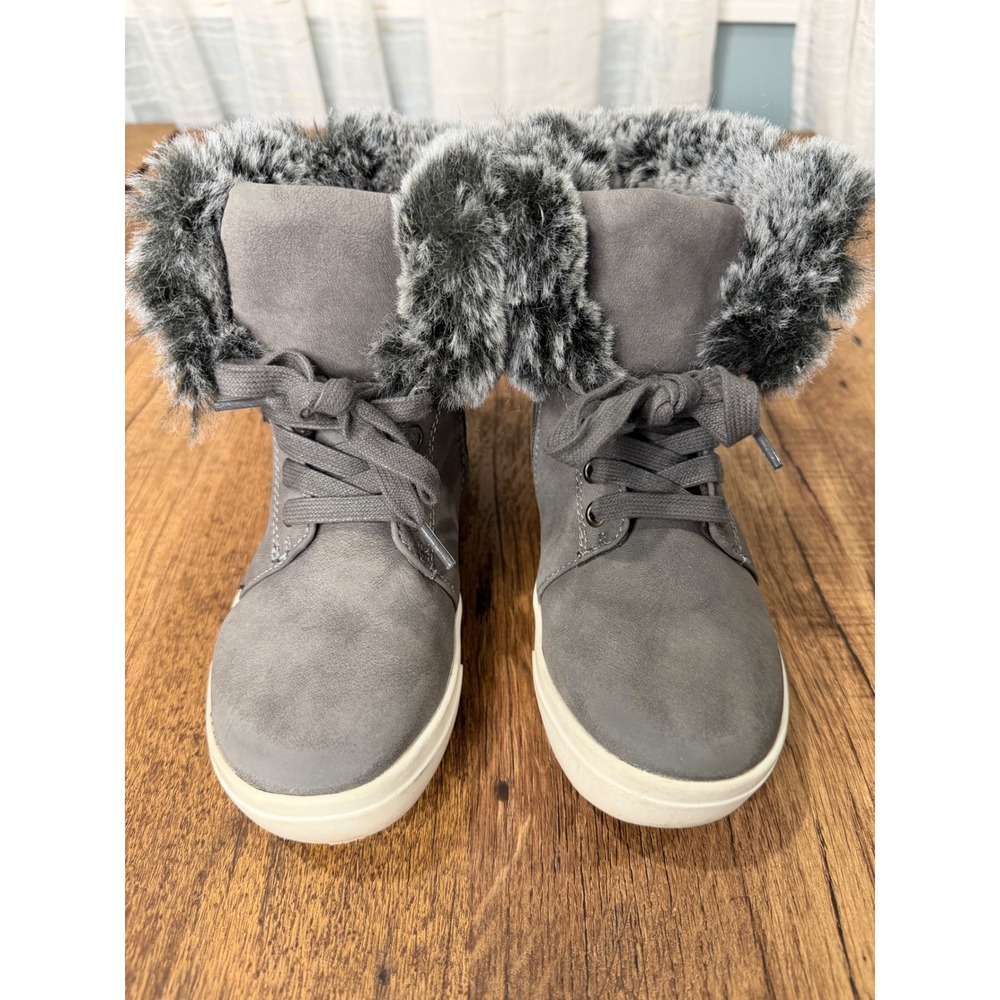 Kids Reaction Kenneth Cole‎ Gray Faux Fur Trim Neffi Logo  Size 11.5